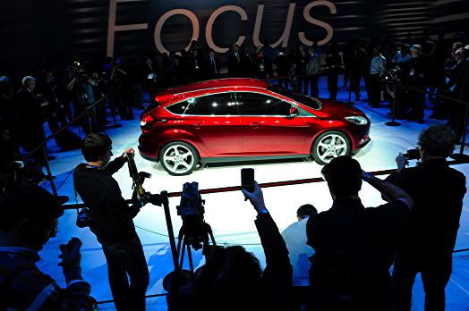 2010NAIASFordFocus-reveal2-524